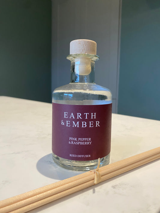 Pink Pepper & Raspberry Reed Diffuser with Luxury Scent – Dark Glass Bottle with Natural Reeds, Long-Lasting Fragrance for Elegant Home Decor