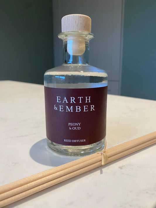Peony & Oud Reed Diffuser with Luxury Scent – Dark Glass Bottle with Natural Reeds, Long-Lasting Fragrance for Elegant Home Decor